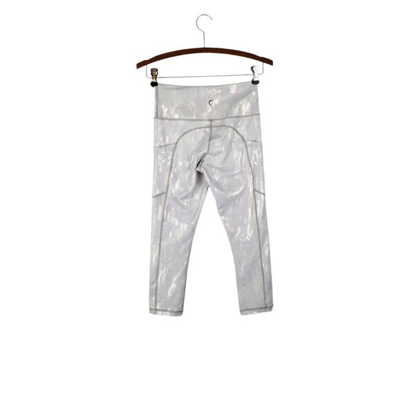 Zyia Light n Tight Hi-Rise Capri Pocket Leggings Metallic Gray Camo Size 2 - Picture 2 of 6